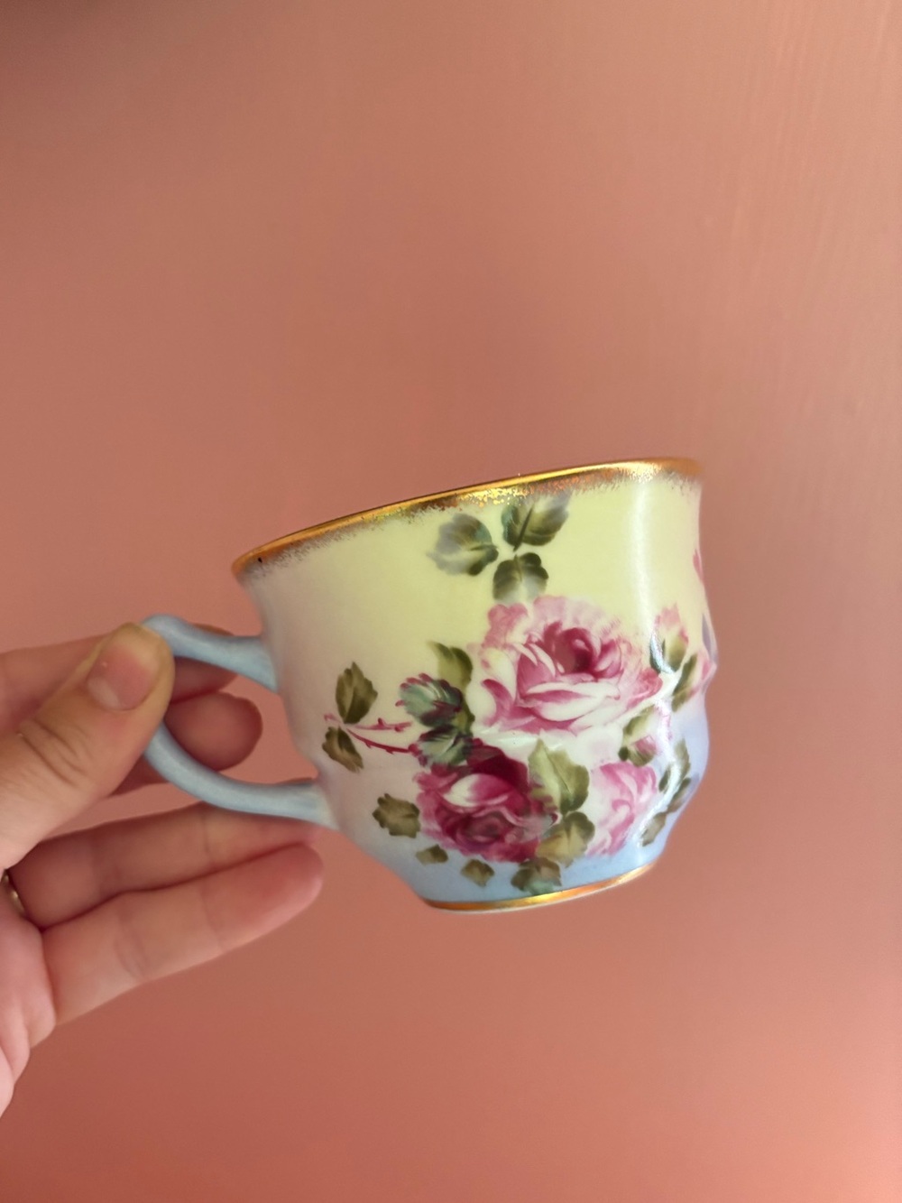 vintage hand-painted teacup 🌸